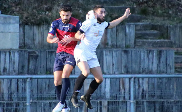 Adrien Prault a marqué son cinquième but de la siaosn avec le FC Limonest-Saint-Didier (crédit photo FCLSD) Adrien Prault a marqué son cinquième but de la siaosn avec le FC Limonest-Saint-Didier (crédit photo FCLSD)