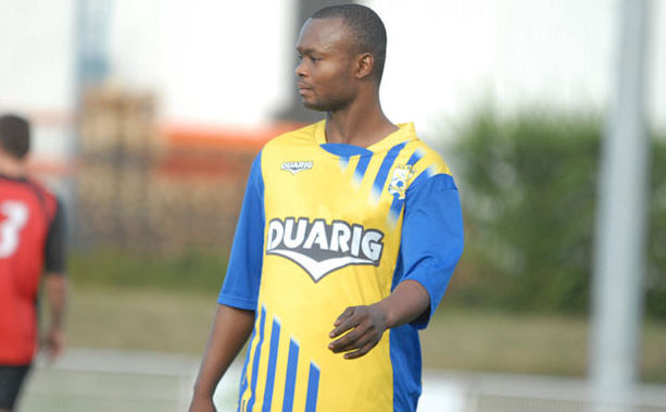 Le brondillant Nsassi se mêle à la lutte. Le brondillant Nsassi se mêle à la lutte.