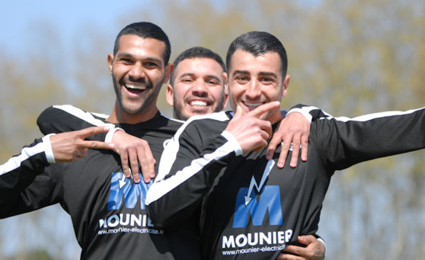 Saada (à droite) vient d'ouvrir le score après deux minutes de jeu. Saada (à droite) vient d'ouvrir le score après deux minutes de jeu.