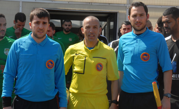 Les arbitres de la rencontre Les arbitres de la rencontre
