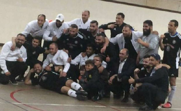 Monsieur le Maire de Saint-Priest a pris la pause avec les futurs finalistes de la Coupe du Rhône de Futsal
