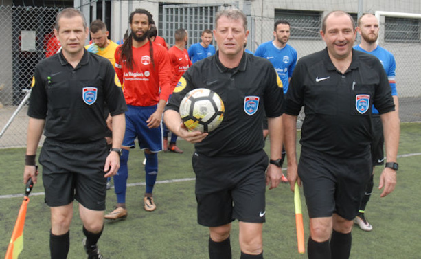 Les arbitres de la rencontre Les arbitres de la rencontre