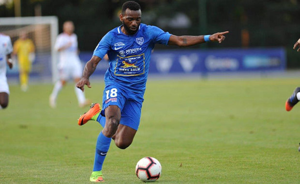 FC VILLEFRANCHE - Le club suspend son buteur avant le derby FC VILLEFRANCHE - Le club suspend son buteur avant le derby