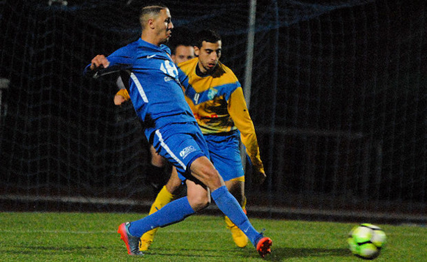 Avec sept buts lors de ses deux derniers matchs, Karim Fettache s'envole tout droit vers le titre de meilleur buteur de R2 cette saison. Avec sept buts lors de ses deux derniers matchs, Karim Fettache s'envole tout droit vers le titre de meilleur buteur de R2 cette saison.