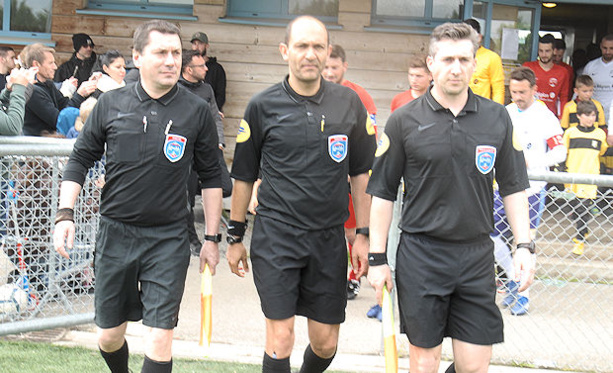 Les arbitres de la rencontre Les arbitres de la rencontre