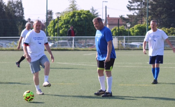 Insolite - Au CALUIRE SC, le foot c'est en marchant pour les GLORIEUX ANCIENS Insolite - Au CALUIRE SC, le foot c'est en marchant pour les GLORIEUX ANCIENS