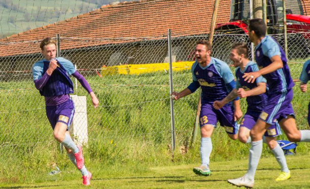 Thomas Molière vient d'envoyer Hauts-Lyonnais en N3 à deux minutes de la fin de la rencontre décisive contre la réserve du FBBP01 (photo Hauts-Lyonnais) Thomas Molière vient d'envoyer Hauts-Lyonnais en N3 à deux minutes de la fin de la rencontre décisive contre la réserve du FBBP01 (photo Hauts-Lyonnais)