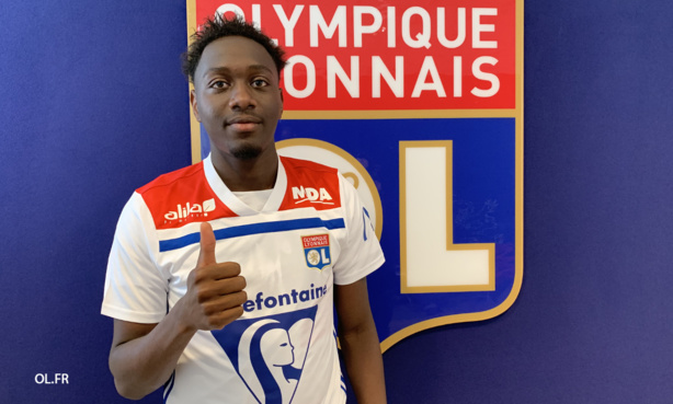 OL Info - Un jeune de l'ACADEMIE signe son contrat OL Info - Un jeune de l'ACADEMIE signe son contrat