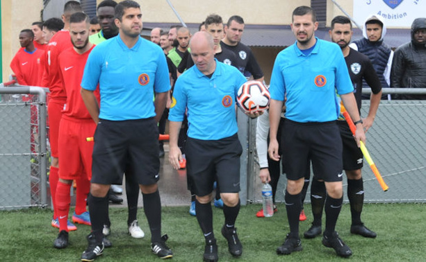 Les arbitres de la rencontre Les arbitres de la rencontre