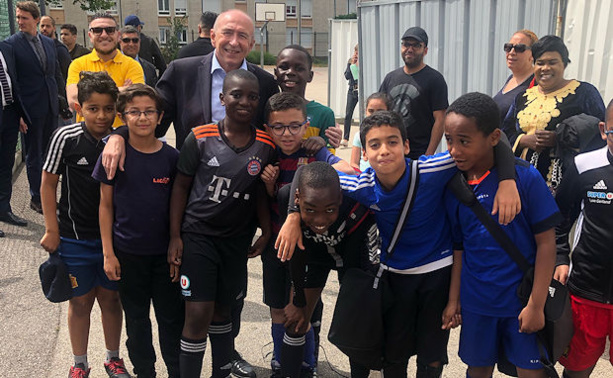 Les ECHOS des CLUBS - Gérard COLLOMB en visite au FC GERLAND Les ECHOS des CLUBS - Gérard COLLOMB en visite au FC GERLAND