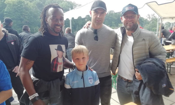 Challenge U12 Rémi JACQUET - Du beau monde autour des terrains Challenge U12 Rémi JACQUET - Du beau monde autour des terrains