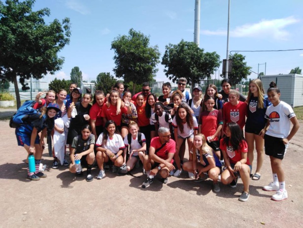 Les Féminines du FC Vaulx ont affronté des Américaines ! Les Féminines du FC Vaulx ont affronté des Américaines !