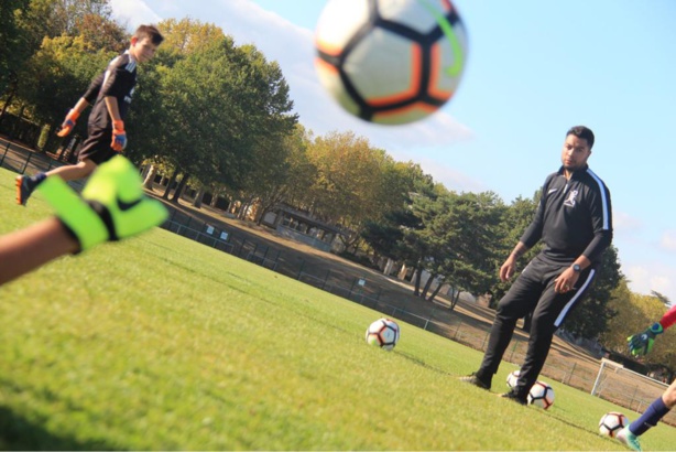 Jouer, Progresser et Grandir avec la JPG Académie pour les gardiens de but Jouer, Progresser et Grandir avec la JPG Académie pour les gardiens de but