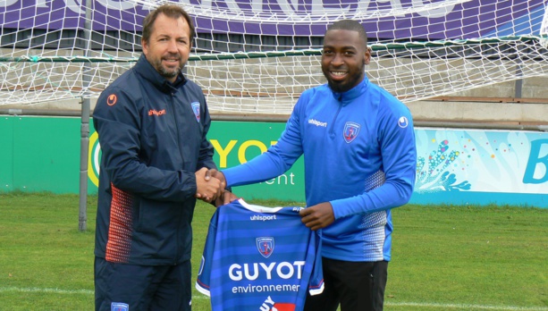 Christopher Shiashia quitte Lyon Duchère pour un autre club de National Christopher Shiashia quitte Lyon Duchère pour un autre club de National