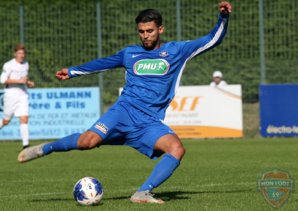 Aziz Bouzit (FC Limonest Saint-Didier), ombre et lumière