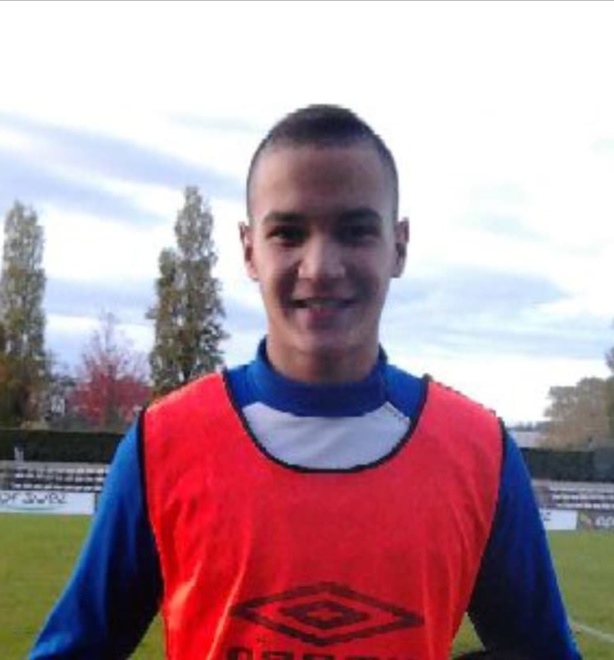 Un milieu droit rejoint le FC Vareze Un milieu droit rejoint le FC Vareze