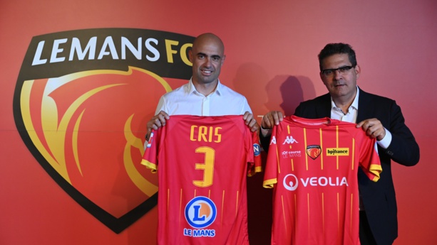 Cris aux côtés de Thierry Gomez, le président manceau. (Photo Pauline Carré) Cris aux côtés de Thierry Gomez, le président manceau. (Photo Pauline Carré)