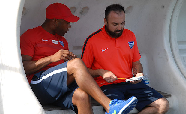 Landry NDzana et Stéphane D'Urbano vont devoir trouver des solutions pour stopper l'hémorragie au FC Villefranche Landry NDzana et Stéphane D'Urbano vont devoir trouver des solutions pour stopper l'hémorragie au FC Villefranche