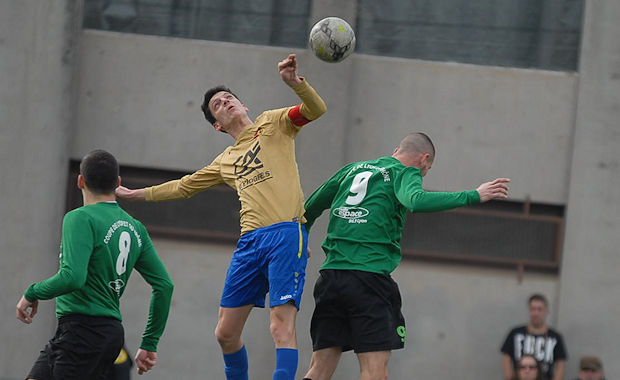 Vazzeler à la lutte dans les airs avec Léger Vazzeler à la lutte dans les airs avec Léger