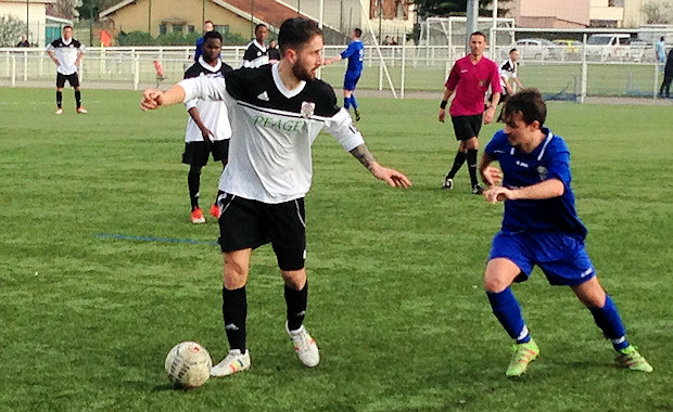 Première division - Les PORTUGAIS DE SAINT-PRIEST, net et sans bavure ! Première division - Les PORTUGAIS DE SAINT-PRIEST, net et sans bavure !