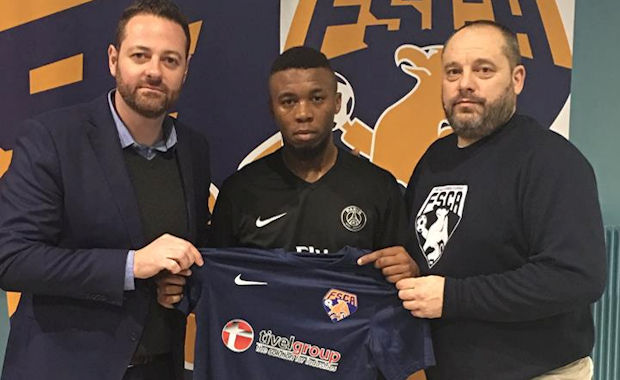 Jessy Nicolas en compagnie de Joël Arandel, le président de Foot Salle Civirieux et de Cyril Garica, l'entraîneur Jessy Nicolas en compagnie de Joël Arandel, le président de Foot Salle Civirieux et de Cyril Garica, l'entraîneur