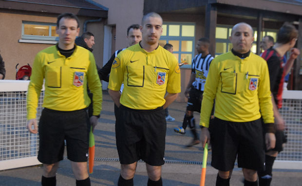 Les arbitres de la rencontre Les arbitres de la rencontre