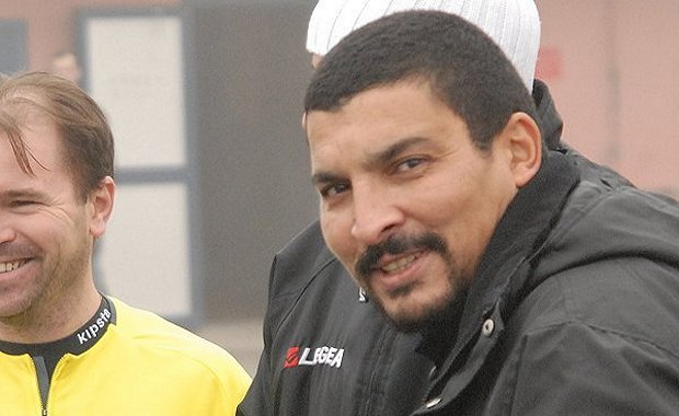 Ca se termine souvent comme ça à l'Olympique de Vaulx. A la fin, c'est Taz (Fartas, le président), qui prend l'équipe fanion Ca se termine souvent comme ça à l'Olympique de Vaulx. A la fin, c'est Taz (Fartas, le président), qui prend l'équipe fanion