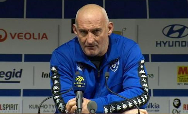 Ciccolini avait prévenu après le match aller : "ne venez pas en Corse avec une gastro". Il avait oublié de préciser qu'il ne fallait pas venir pour jouer au football tout simplement Ciccolini avait prévenu après le match aller : "ne venez pas en Corse avec une gastro". Il avait oublié de préciser qu'il ne fallait pas venir pour jouer au football tout simplement