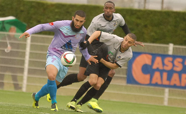 El Moudane semble prendre le dessus sur Aaza mais c'est bien Ain Sud Foot qui s'impose au final El Moudane semble prendre le dessus sur Aaza mais c'est bien Ain Sud Foot qui s'impose au final