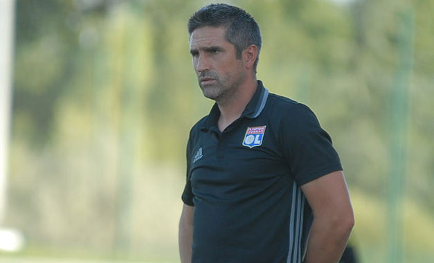Maxence Flachez aura terminé sa mission avec la réserve de l'OL sur une défaite. Le Brésilien Cris prendra la suite la saison prochaine Maxence Flachez aura terminé sa mission avec la réserve de l'OL sur une défaite. Le Brésilien Cris prendra la suite la saison prochaine