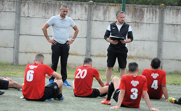Salim Chebaiki et Stéphane Delale se partageront les tâches cette saison à la tête du FC Vaulx Salim Chebaiki et Stéphane Delale se partageront les tâches cette saison à la tête du FC Vaulx
