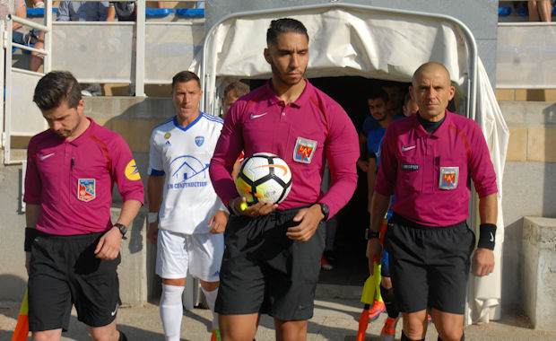 Les arbitres de la rencontre Les arbitres de la rencontre