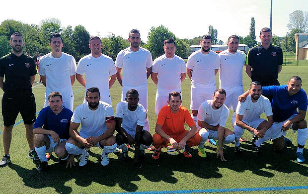 Fabien Colloredo (3ème debout en partant de la gauche) n'est probablement jamais rentré aussi tôt en Coupe de France de sa carrière