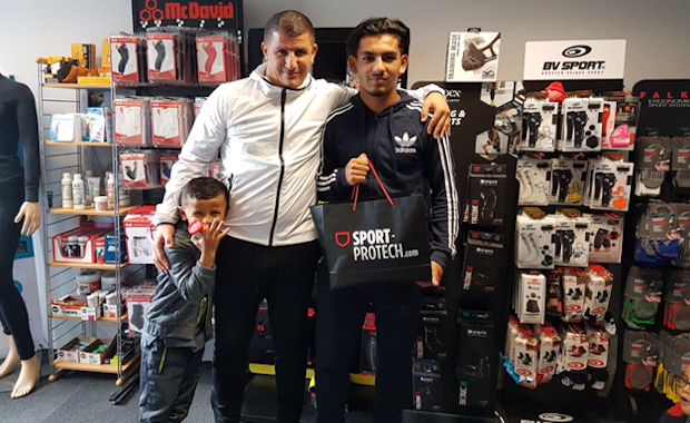 Mohamed Bahlouli (U17 OL) en compagnie d'Ali Nechad (ES Trinité... futur agent ?) Mohamed Bahlouli (U17 OL) en compagnie d'Ali Nechad (ES Trinité... futur agent ?)
