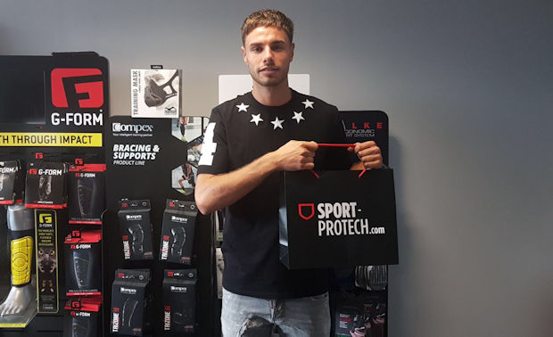 Maxime Buisson, le stoppeur du FC Limonest-Saint-Didier, duquel s'inspire Sidoine Logon, est aussi passé cette semaine à Sérézin du Rhône Maxime Buisson, le stoppeur du FC Limonest-Saint-Didier, duquel s'inspire Sidoine Logon, est aussi passé cette semaine à Sérézin du Rhône