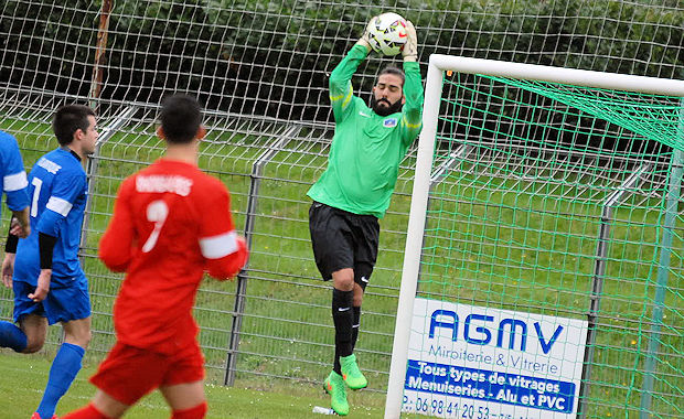 Lucas Vignally, l'un des quatre rescapés de l'édition précédente de la Coupe UEFA des régions Lucas Vignally, l'un des quatre rescapés de l'édition précédente de la Coupe UEFA des régions