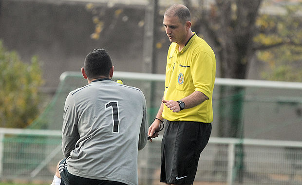 L'arbitre de la rencontre L'arbitre de la rencontre
