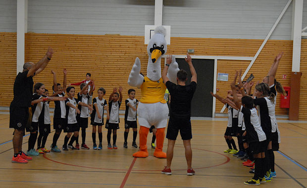 Pepito, la Mascotte de Futsal Saône Mont d'Or, a apprécié le week-end des seniors du club !