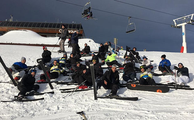 Les ECHOS des CLUBS - L'USF TARARE se met... au blanc !