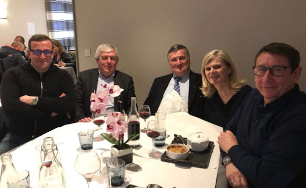 Challenge Rémi JACQUET U12 - Les ELUS toujours derrière les ORGANISATEURS... à fond même ! Challenge Rémi JACQUET U12 - Les ELUS toujours derrière les ORGANISATEURS... à fond même !