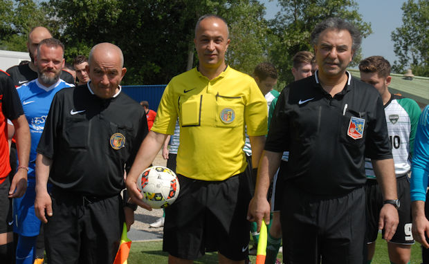 Les arbitres de la rencontre