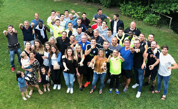 La saison de tous les records de la réserve du FC Limonest-Saint-Didier a été fêtée dignement et en famille dimanche soir chez... Pascal Paysant ! La saison de tous les records de la réserve du FC Limonest-Saint-Didier a été fêtée dignement et en famille dimanche soir chez... Pascal Paysant !