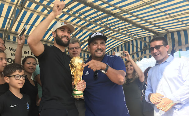 Les ECHOS des CLUBS - Nabil FEKIR ramène la Coupe du Monde à JOMARD ! Les ECHOS des CLUBS - Nabil FEKIR ramène la Coupe du Monde à JOMARD !
