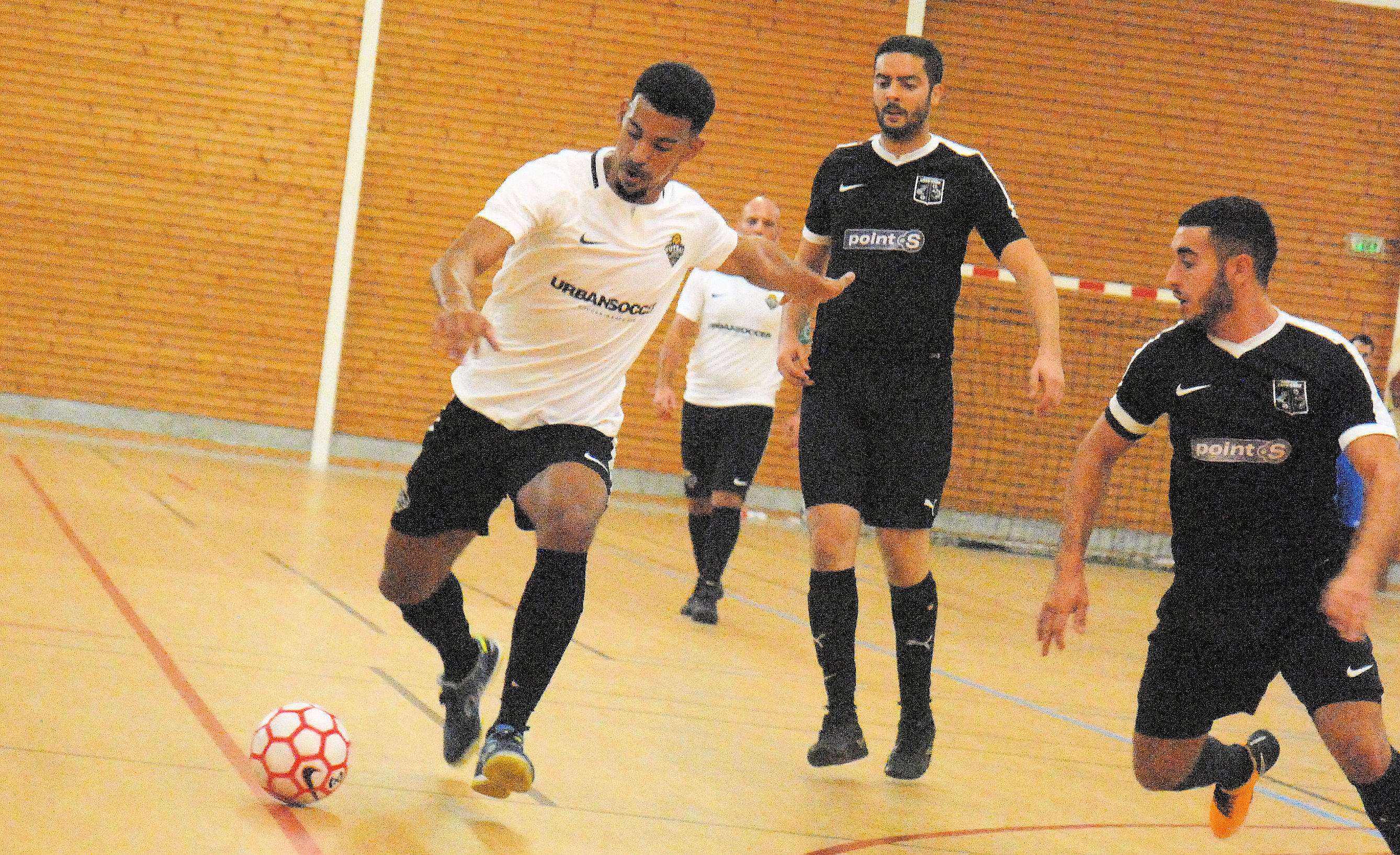 R1 Futsal – La première manche pour FS MONT d‘OR, le FC CHAVANOZ trop court