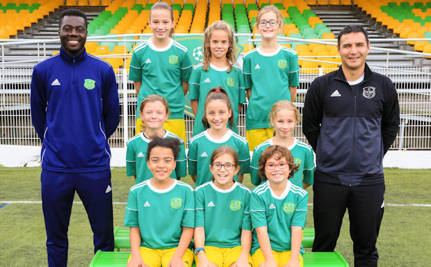 L'équipe U11 100% féminine du FC Bords de Saône L'équipe U11 100% féminine du FC Bords de Saône