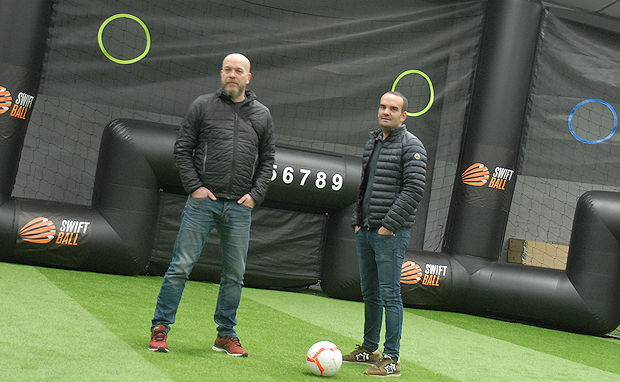 Olivier .Geroult (créareur du swiftball) et compagnie de Nicolas Pinard (Factory Sport Games Chazay)