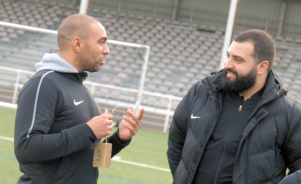 Yacine Hima (à gauche, en compagnie de Ghilas Taïbi) va retrouver la saveur des derbys dimanche.