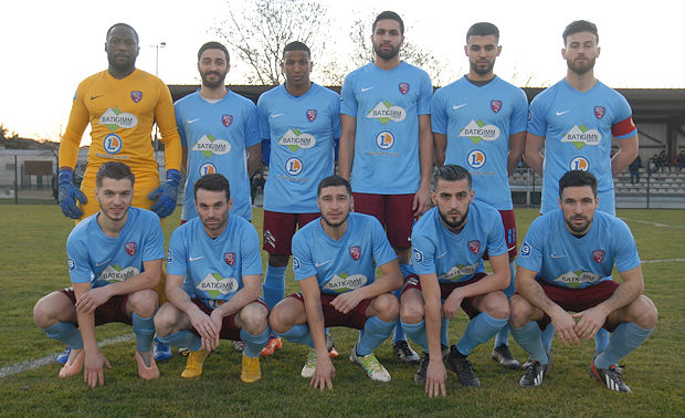 FC BOURGOIN - Le GROUPE pour la réception du FC CHAMALIERES FC BOURGOIN - Le GROUPE pour la réception du FC CHAMALIERES