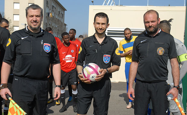 Les arbitres de la rencontre Les arbitres de la rencontre