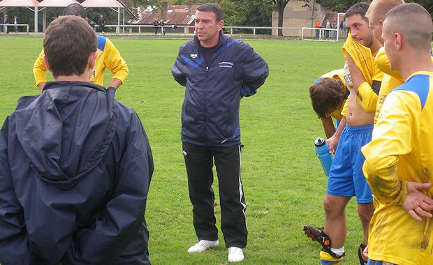 Alain Odin a fêté son neuf-centième match sur un banc le week-end dernier. Alain Odin a fêté son neuf-centième match sur un banc le week-end dernier.